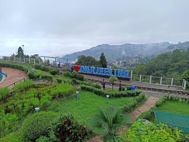 Best Places to visit in Darjeeling cover image